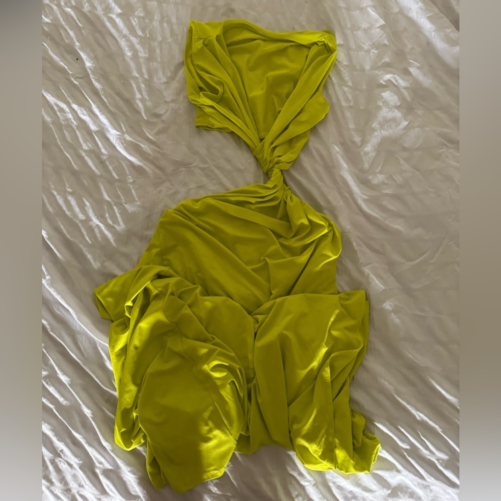 Elegant Lime Green Cut-Out deep V Dress - Picture 3 of 3